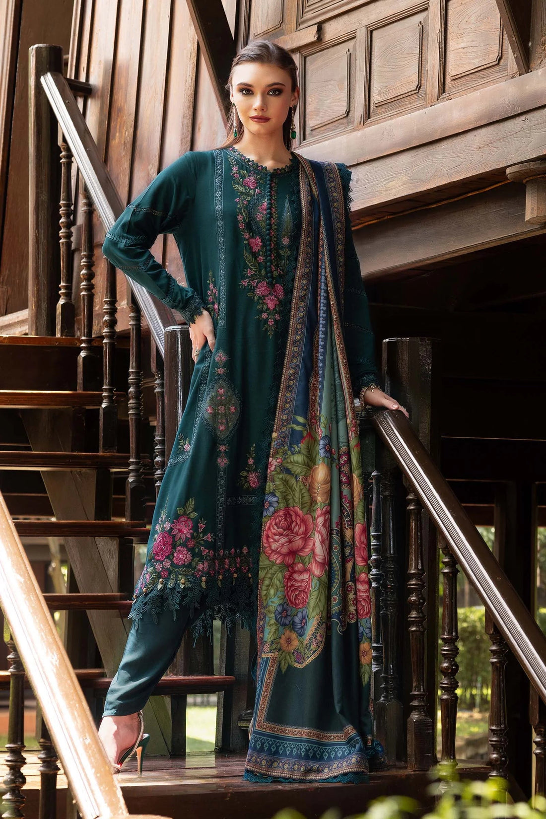 MARIA B- 3PC LAWN EMBROIDERED SHIRT WITH SLUB MUNAAR DUPATTA AND TROUSER-DPC-3267