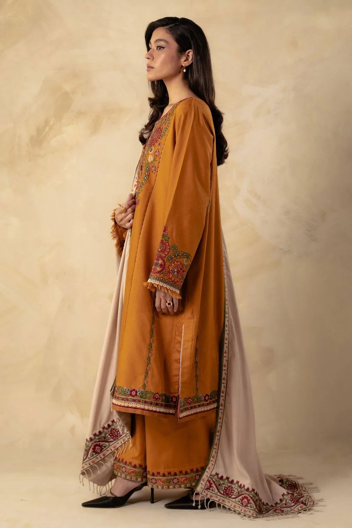 ZARA SHAH JAHAN-3PC DHANAK EMBROIDERED SHIRT WITH DHANAK EMBROIDERED SHAWL AND EMB TROUSER -DPC-4009