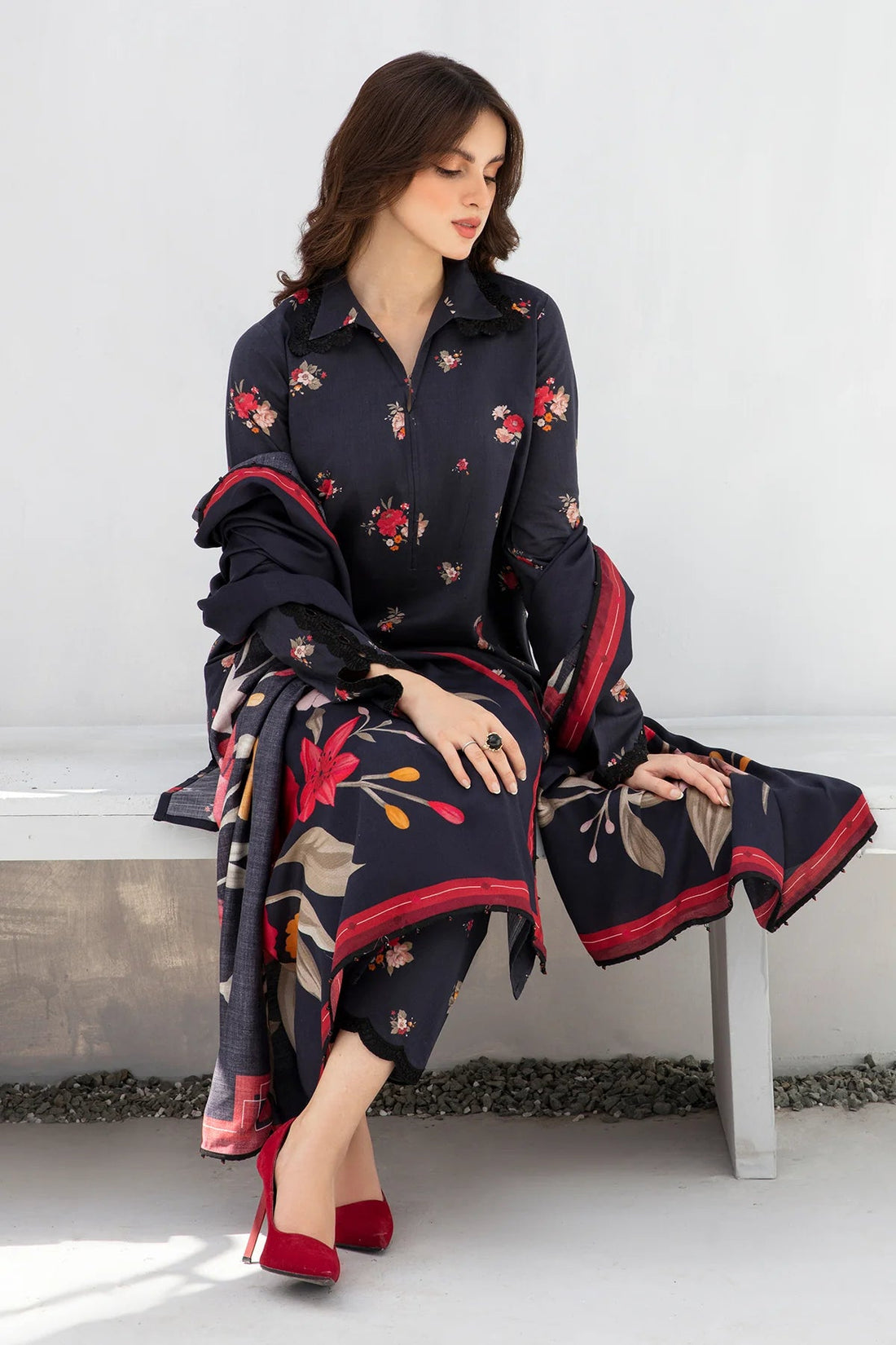 BAROQUE-3PC KHADDAR PRINTED SHIRT WITH KHADDAR PRINT DUPATTA AND PRINT TROUSER-DPC-2605