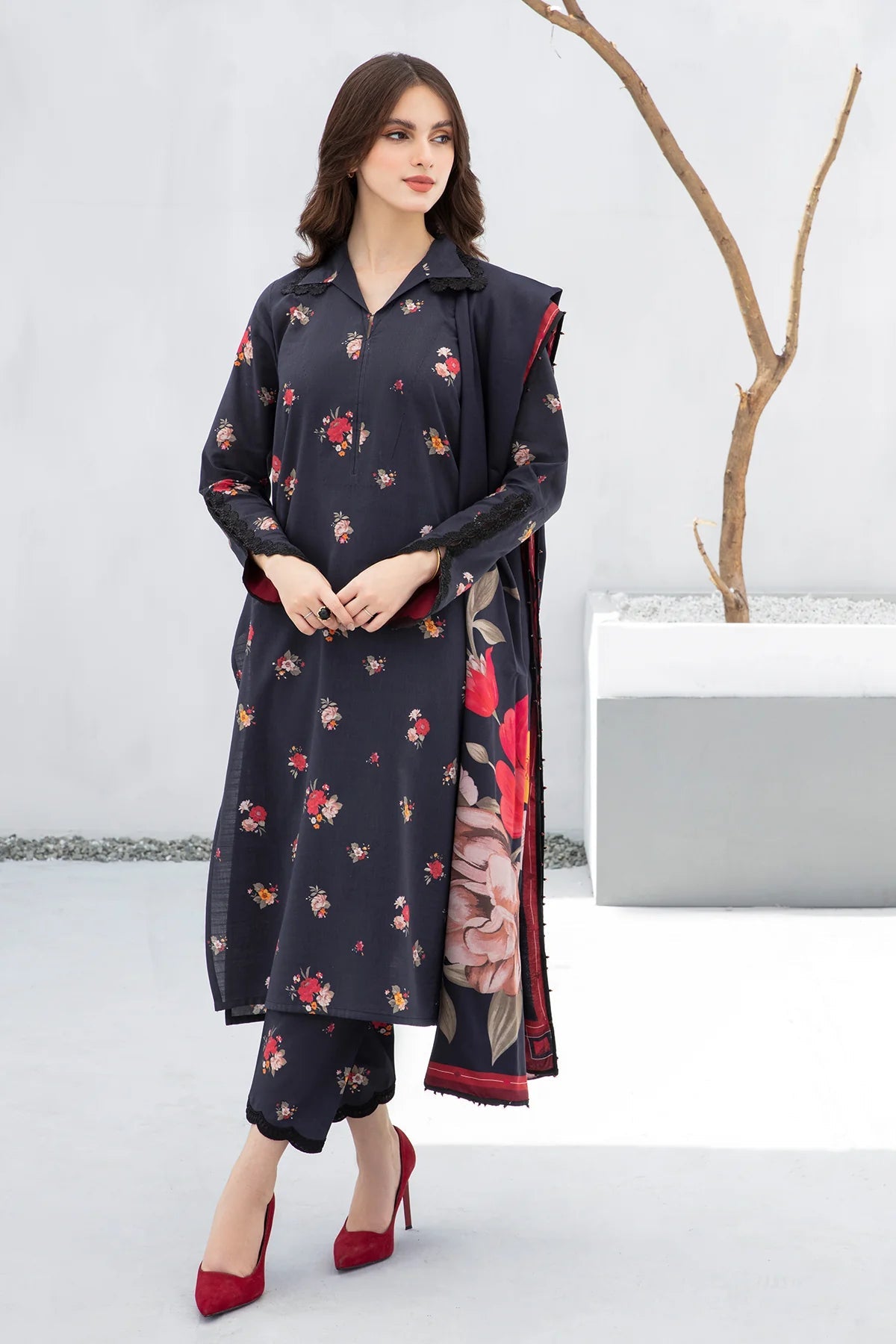 BAROQUE-3PC KHADDAR PRINTED SHIRT WITH KHADDAR PRINT DUPATTA AND PRINT TROUSER-DPC-2605