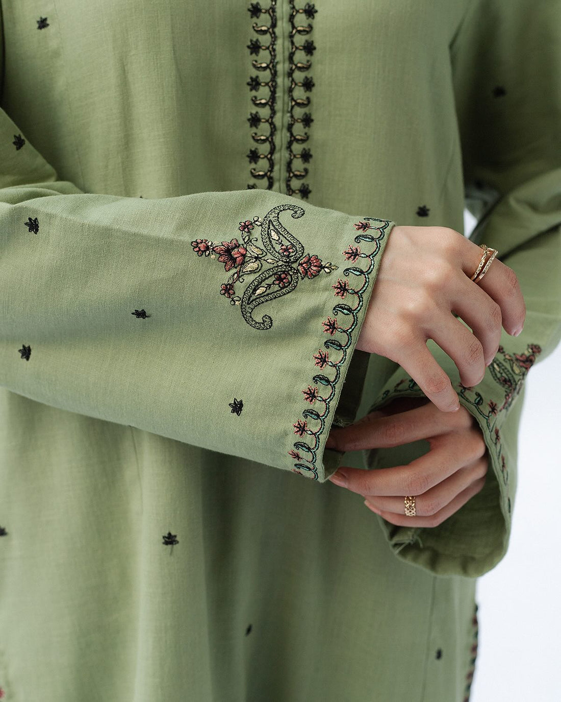 ZARA SHAH JAHAN-2PC DHANAK EMBROIDERED SHIRT WITH DHANAK EMBROIDRED SLEEVES-DPC-143