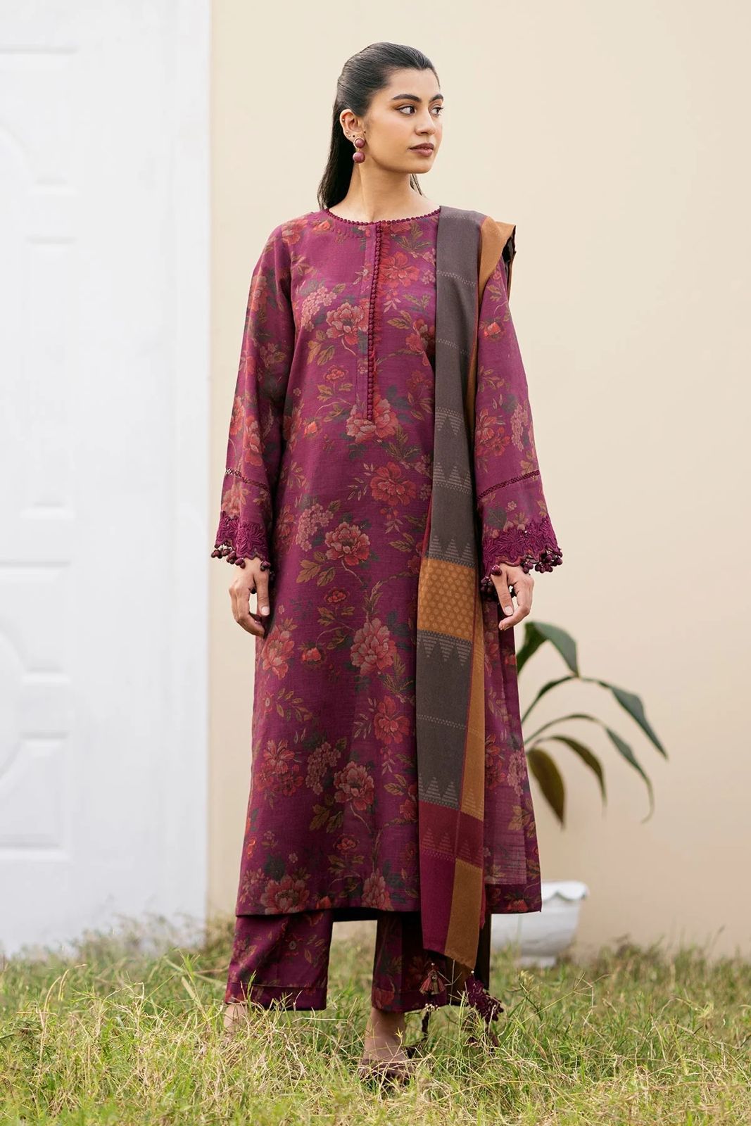 IZNIK-3PC KARANDI PRINTED SHIRT WITH KARANDI PRINTED DUPATTA AND TROUSER-DPC-2572