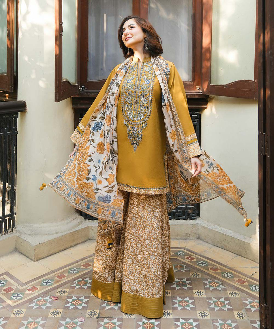 SAPPHIRE-3PC KHADDAR PRINTED EMB SHIRT WITH KHADDAR PRINTED DUPATTA AND PRINT TROUSER-DPC-2668